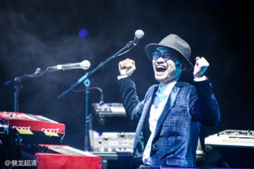 旅行团乐队演唱会照