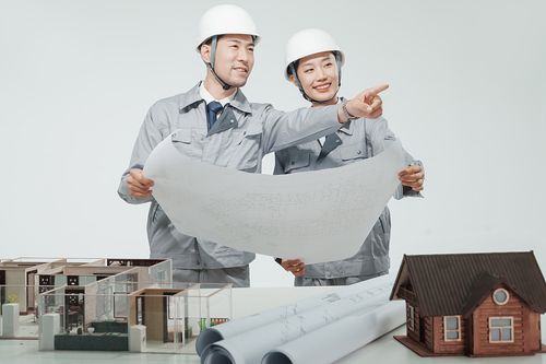 戴着安全帽的工程师图片下载