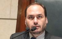 Carlos Bolsonaro será investigado na primeira instância após arquivamento de inquérito no STF