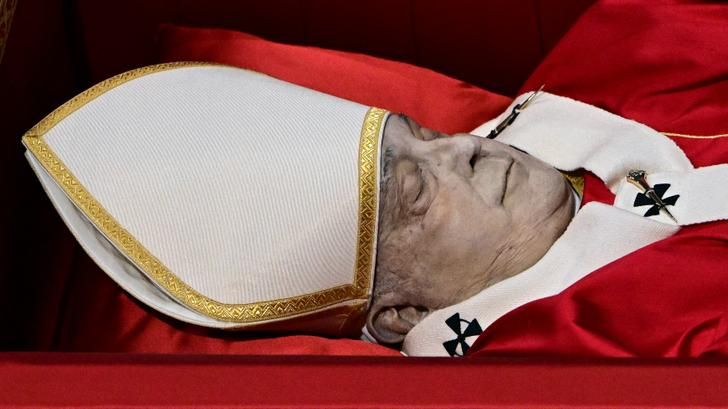 Photographie du pape François ce mercredi 23 avril. Dont le corps repose dans une chapelle ardente dans la basilique Saint-Pierre, au Vatican.