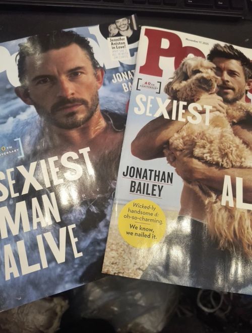 PEOPLE MAGAZINE-NOVEMBER 17, 2025-JONATHAN BAILEY-SEXIEST MAN ALIVE Both Covers - Image 1 of 1