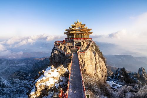 雪后的洛阳老君山金殿风光图片下载