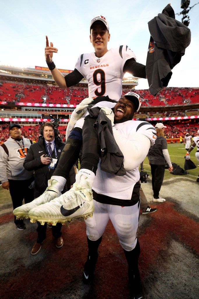 Joe Burrow and Tyler Shelvin