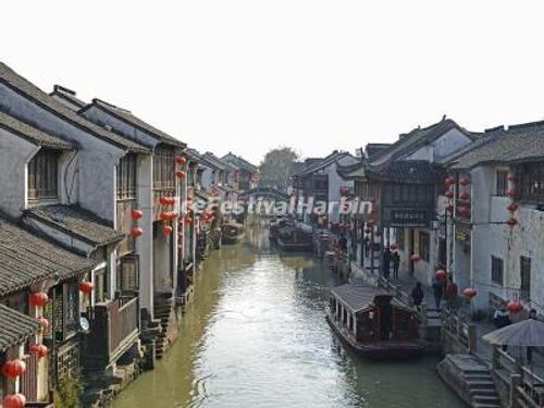 Riverside houses and bridges in Tongli
