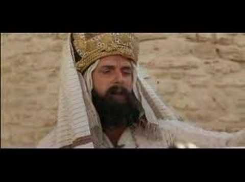 The stoning scene from Monty Python's LIFE OF BRIAN (1979) - these guys are awful but still pretty funny.... Monty Python, Funny Films, Terry Gilliam Animation, Life Of Brian, Monty Python Flying Circus, John Cleese, Terry Gilliam, Movie Moments, Funny Movies