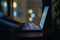 Carlyle-Backed Apex Teams Up With AI Firm for World’s Ultra-Rich - Bloomberg