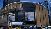 Even Madison Square Garden’s cops can’t believe Taylor Swift wedding rumors - Yahoo