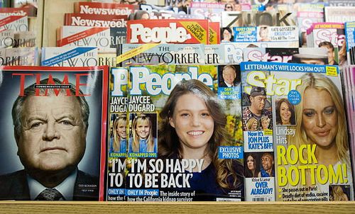 People Magazine's October 26 issue with recently freed kidnapping victim Jaycee Dugard on the cover, appears on a newstand in Washington on October...