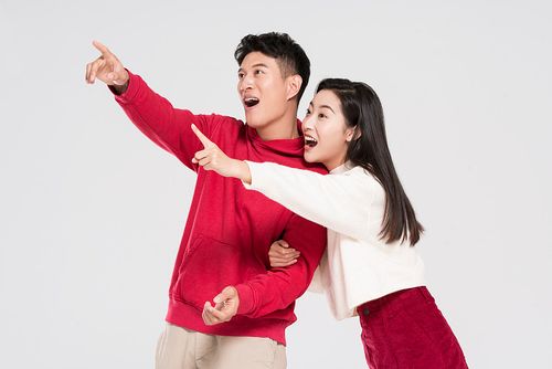 快乐的年轻情侣图片下载