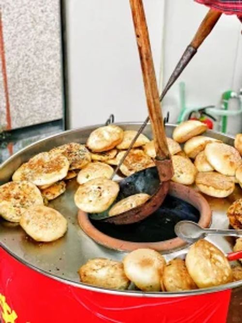 Close-up of scallion meat pie, a companion dish to oyster pancakes in Fujian