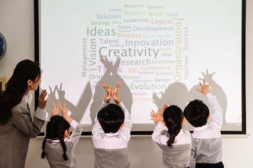 老师给小学生上课图片下载