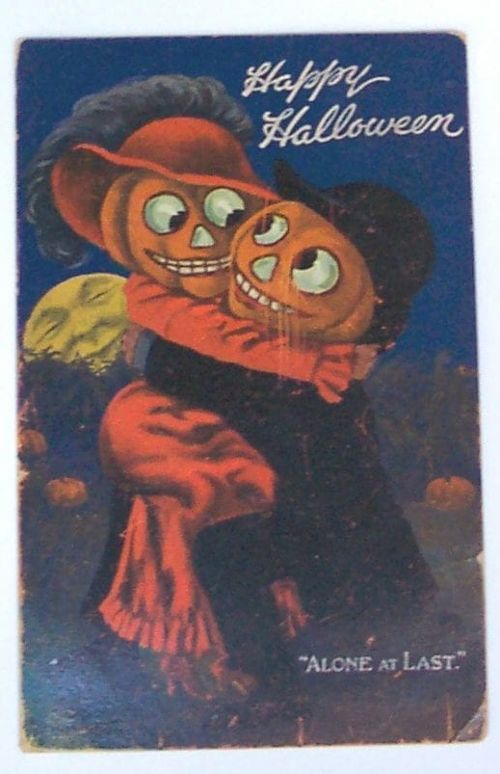 Add something fun and unique to your Halloween decor with one of these 30+ Free Printable Vintage Halloween Images featured on Remodelaholic.com