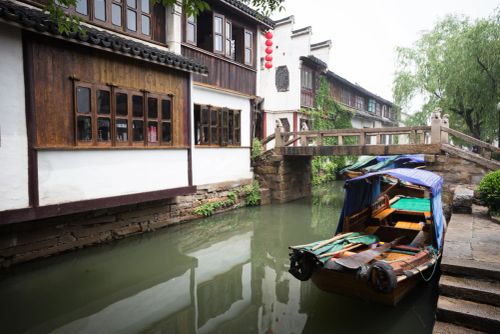 Stone bridge and canal in Zhouzhuang