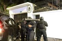 Mexico cuts diplomatic ties with Ecuador over police raid on its embassy | The Independent