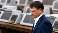 Federação Brasil da Esperança aciona TSE contra Flávio Bolsonaro por associação enganosa entre urnas e empresa citada em relatório da CIA