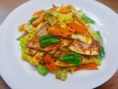 twice-cooked pork (hoikoro) on a white plate - douban stock pictures, royalty-free photos & images