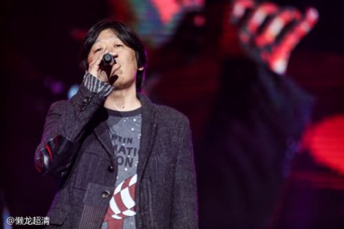 旅行团乐队演唱会照