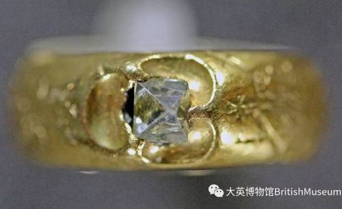镶钻金戒指，手工雕刻，英格兰，15世纪。