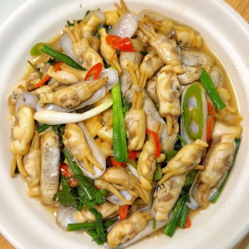 Stir-fried razor clams, another Fujian seafood specialty in Quanzhou