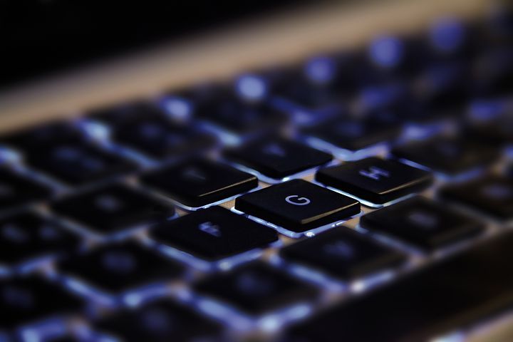 What is the Difference between Linux and Windows Hosting?
