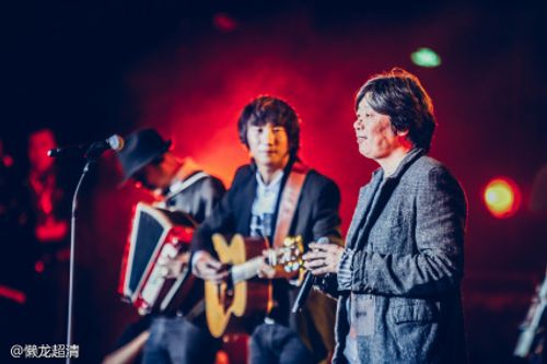 旅行团乐队演唱会照