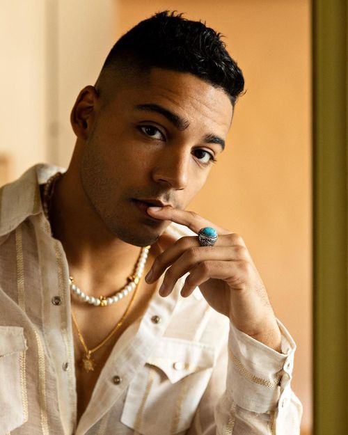 Michael Evans Behling on Instagram: “Lets go on vacation.” | Michael, Actors, American actors