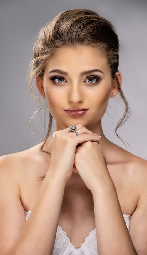 beautiful woman with serious look, karen vaisman photography