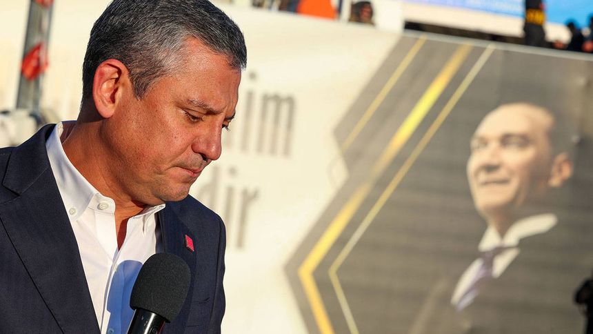 Özgür Özel'den parti içi muhalefete net mesaj: 'Zarf verip gidenler var...'