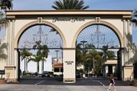 Apollo offers US$11 billion for Paramount’s Hollywood studio: source, Companies & Markets - THE BUSINESS TIMES