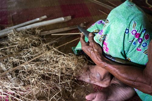 preparing for wau bulan (moon-kite) - wau malaysia stock pictures, royalty-free photos & images