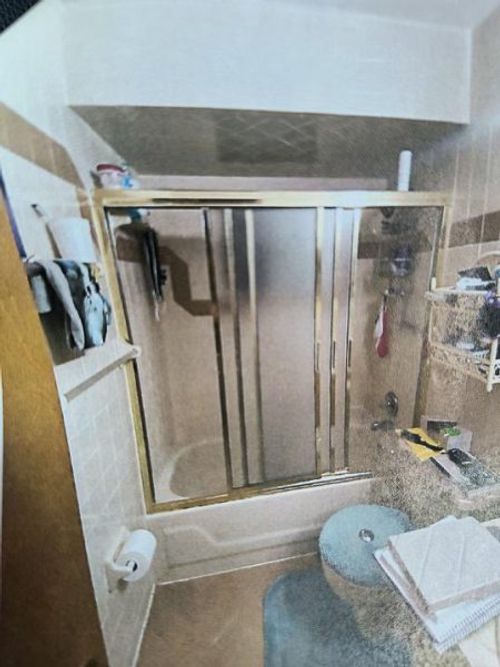 Before_outdated_bathroom_remodel