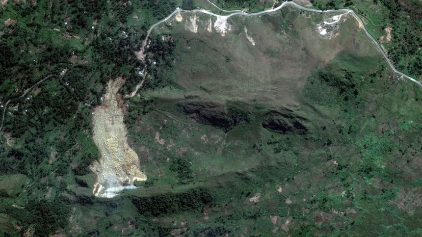 Imágenes satelitales cómo quedó el terreno después el deslizamiento en la aldea de Yambali, provincia de Enga, Papúa Nueva Guinea. Crédito: Maxar Technologies/Reuters