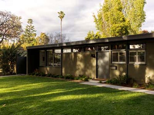Mid-Century Modern Family Home Exterior. Case Study House by Freudenberger Design Studio.