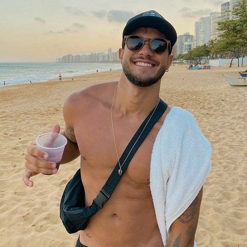 Male Vacation Pictures, Beach Pictures Poses Man, Beach Poses By Yourself Men, Beach Poses Instagram Men, Beach Pictures Poses Instagram Men, Guy Poses Beach, Beach Poses For Guys, Guy Beach Photoshoot, Beach Men Pictures