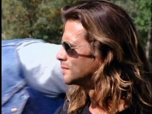 Lorenzo Lamas in Renegade (1992)