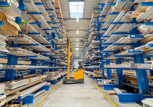 foto noticia Estanterías cantiléver de OHRA para Adamet-Niemet