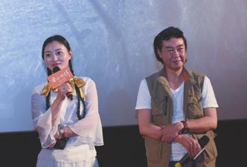 5月16日，主演李微漪和导演亦风在《重返狼群》电影见面会。