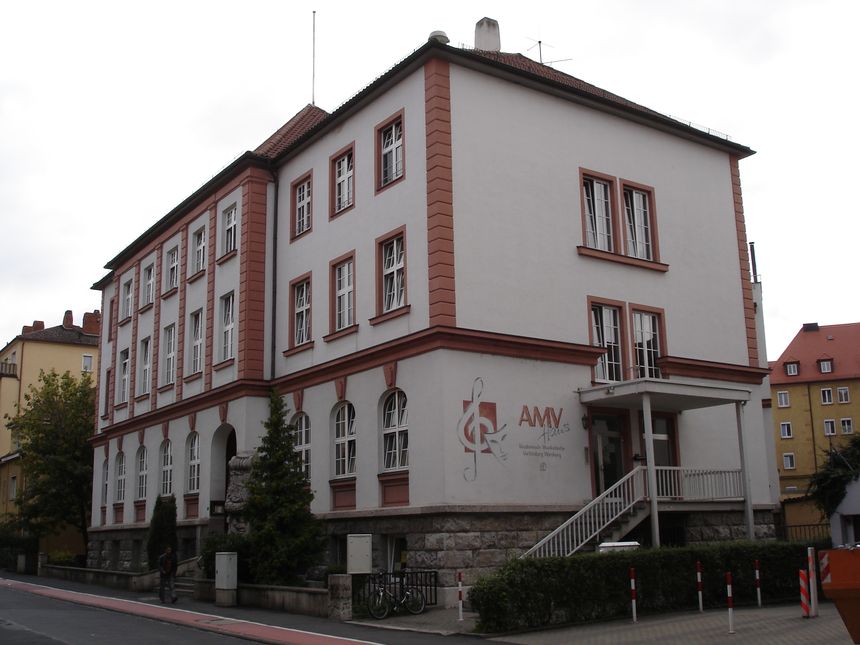 Eingang zur AMV Würzburg