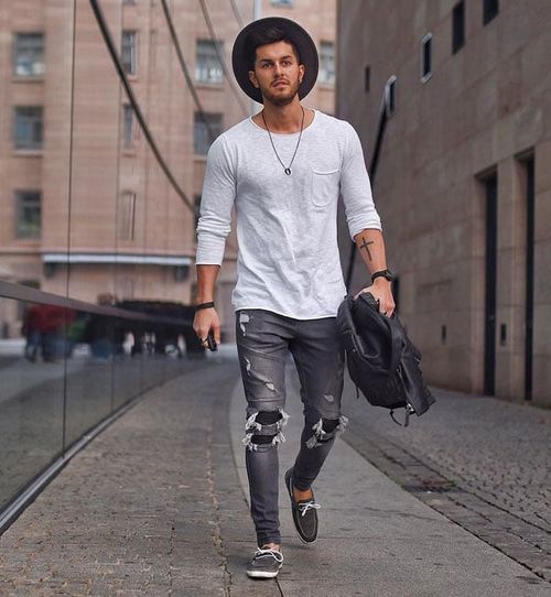 T-Shirt and Jeans Outfits For Teenage Guys