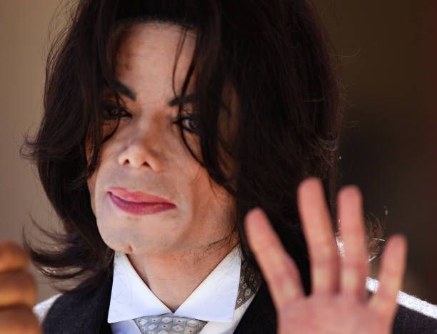 Michael Jackson waves as he departs the Santa Barbara County Courthouse following defense testimony in his child molestation trial May 23, 2005 in...