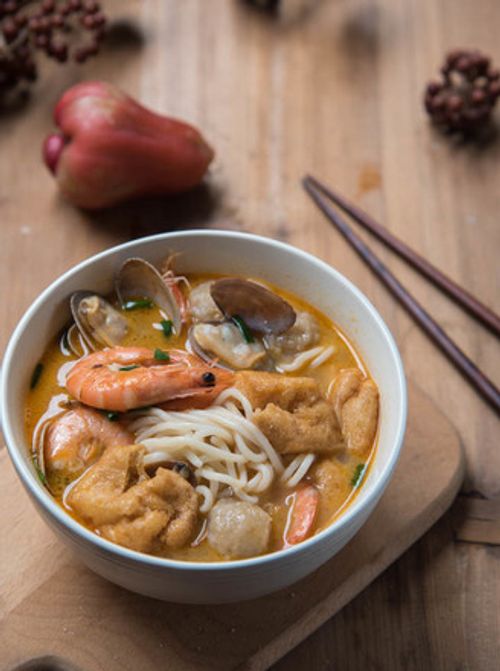 Bowl of steaming Xiamen Shacha Noodles