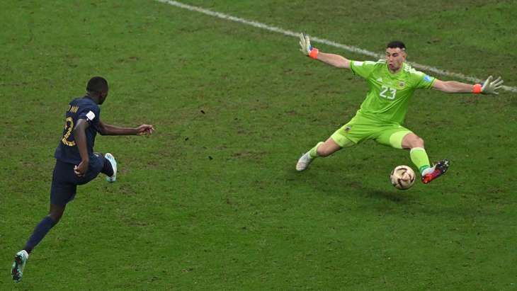 Kolo Muani vs Emiliano Martinez France-Argentine