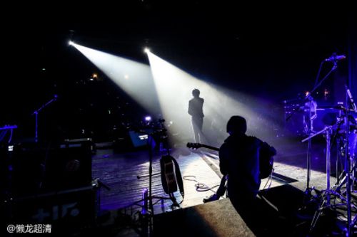 旅行团乐队演唱会照