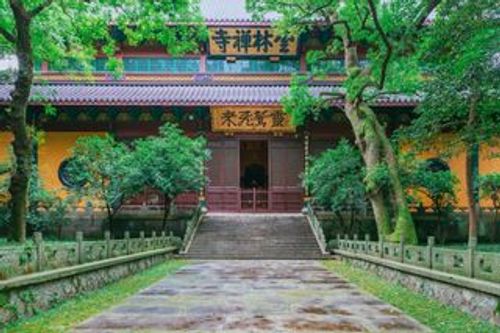 Peaceful meditation spot in Lingyin's forested gardens