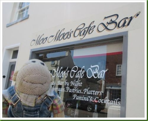 Moo Moo's Cafe bar