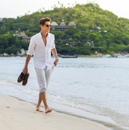 Beach Male Photoshoot, Beach Shoot Men, Men’s Beach Photoshoot, Male Model Beach Photoshoot, Mens Beach Instagram, Beach Fashion Shoot, Mens Beach Style, Beach Outfit Men, Fotos Divertidas En La Playa