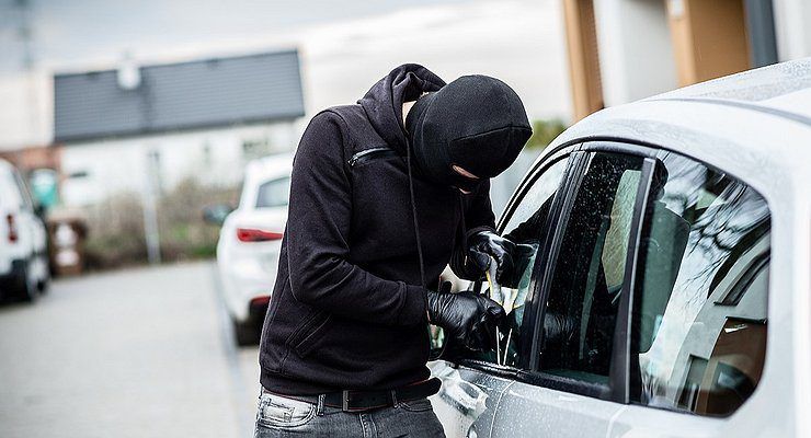 طرق شائعة لسرقة سيارة