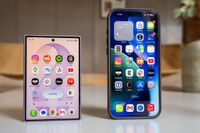 Samsung’s Galaxy Z Fold 8 ‘Passport’ Design Is the Next Big Smartphone Trend - Bloomberg.com