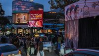 Iranians Face Anxious Wait as Threat of Attack Looms - The New York Times