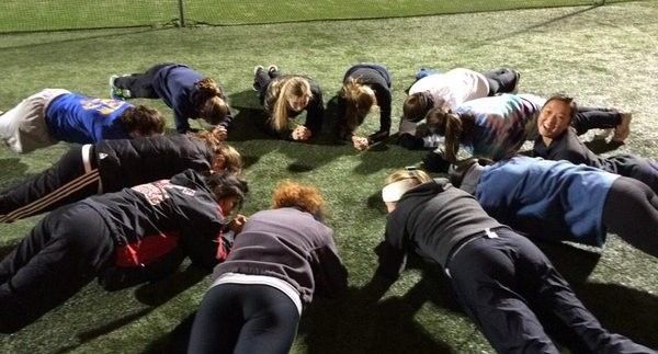 A working team doing the plank exercise